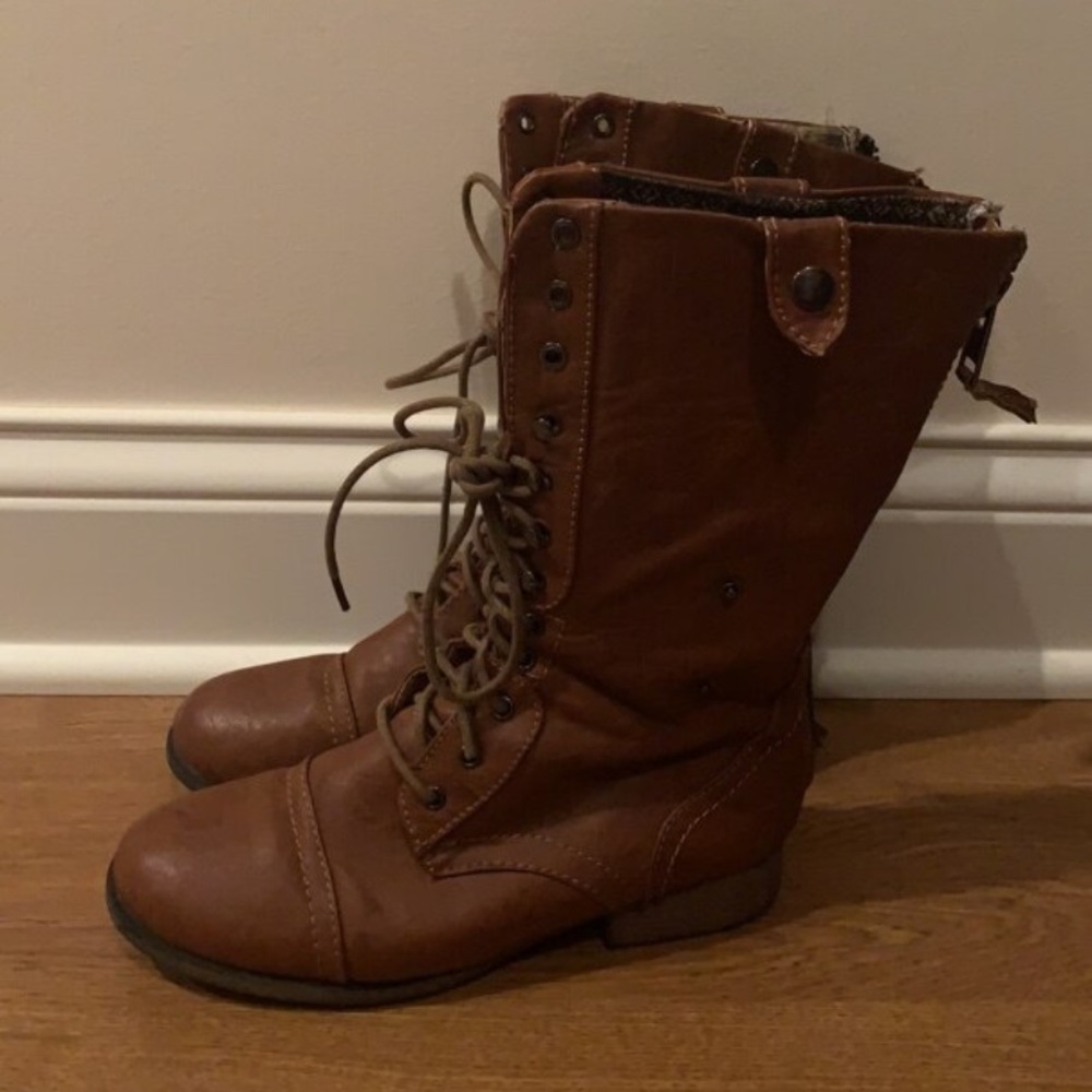 Combat boots